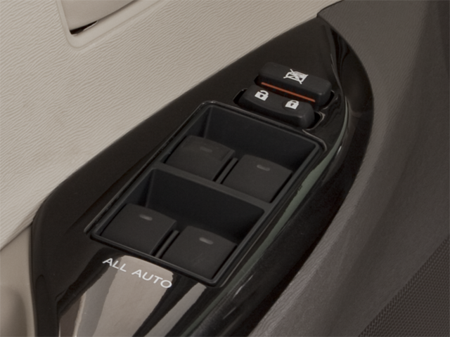 2013 Toyota Sienna LE 8 Passenger
