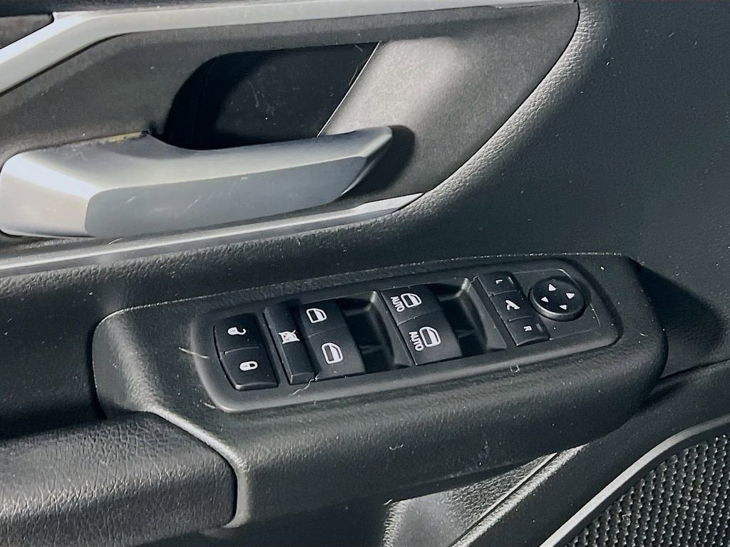 2020 RAM 1500 Big Horn Crew Cab 4x4 5'7" Box