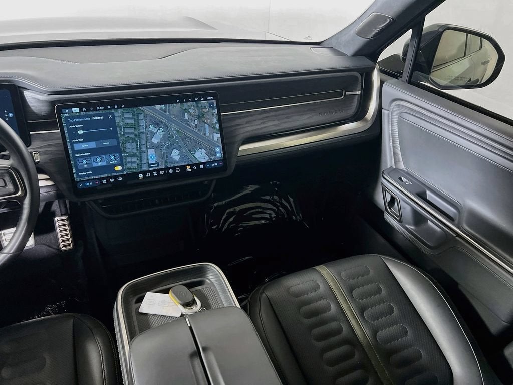 2023 RIVIAN R1S Adventure