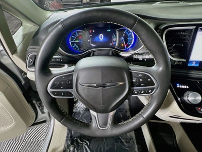 2022 Chrysler Pacifica Hybrid Touring L