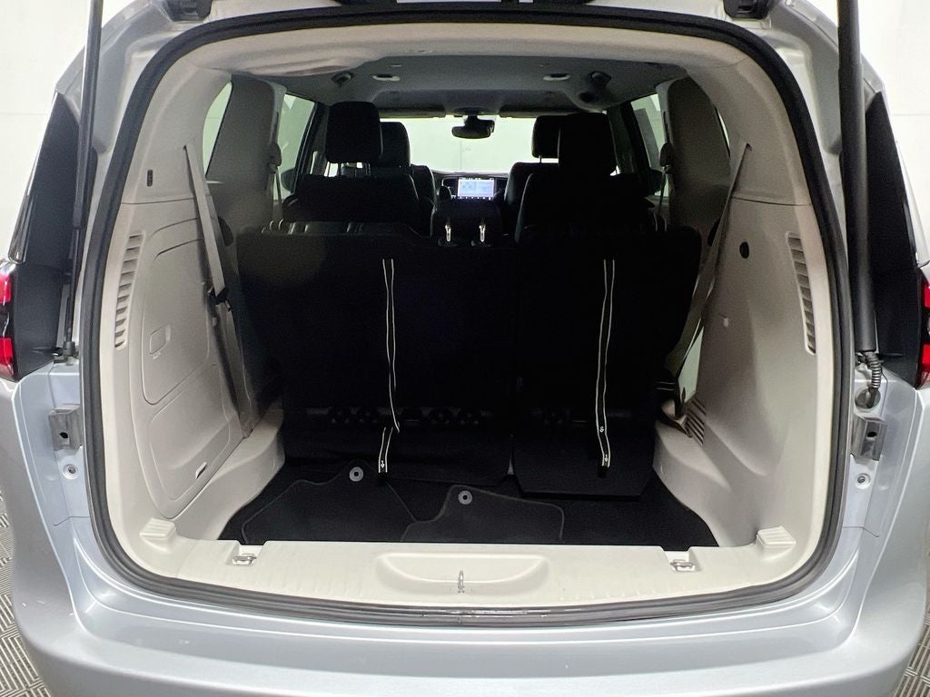 2022 Chrysler Pacifica Hybrid Touring L
