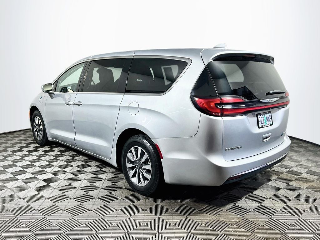 2022 Chrysler Pacifica Hybrid Touring L