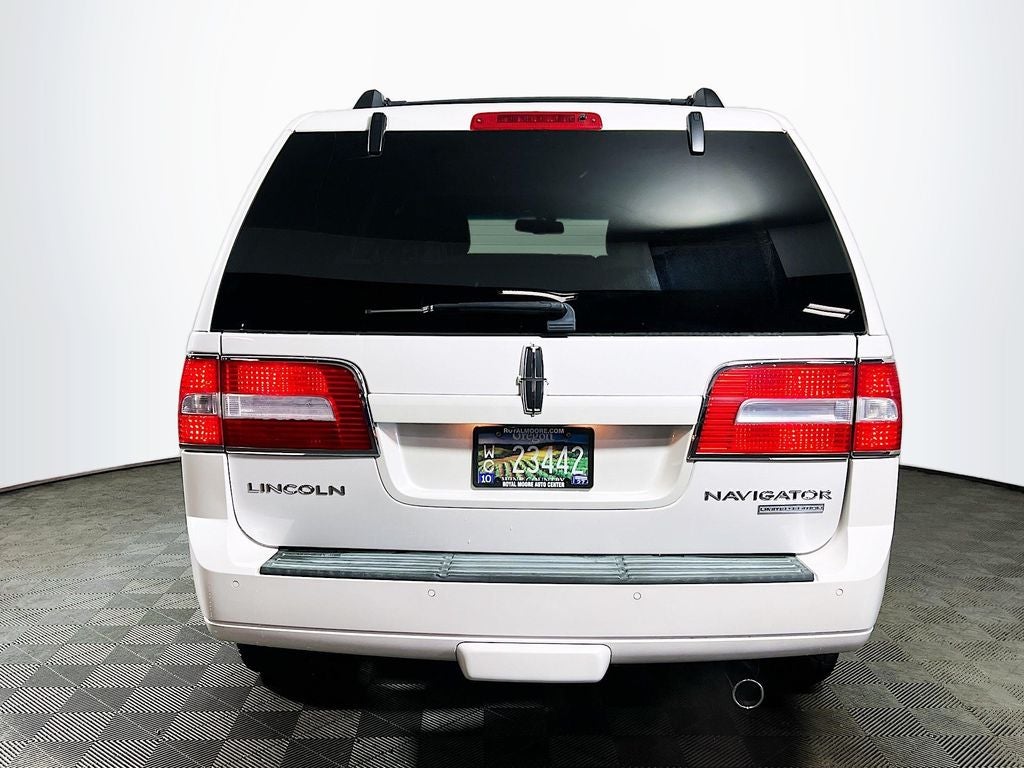 2011 Lincoln Navigator Base