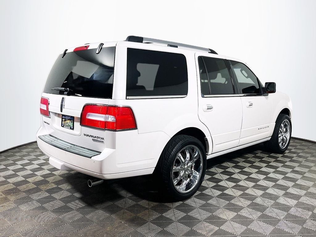 2011 Lincoln Navigator Base
