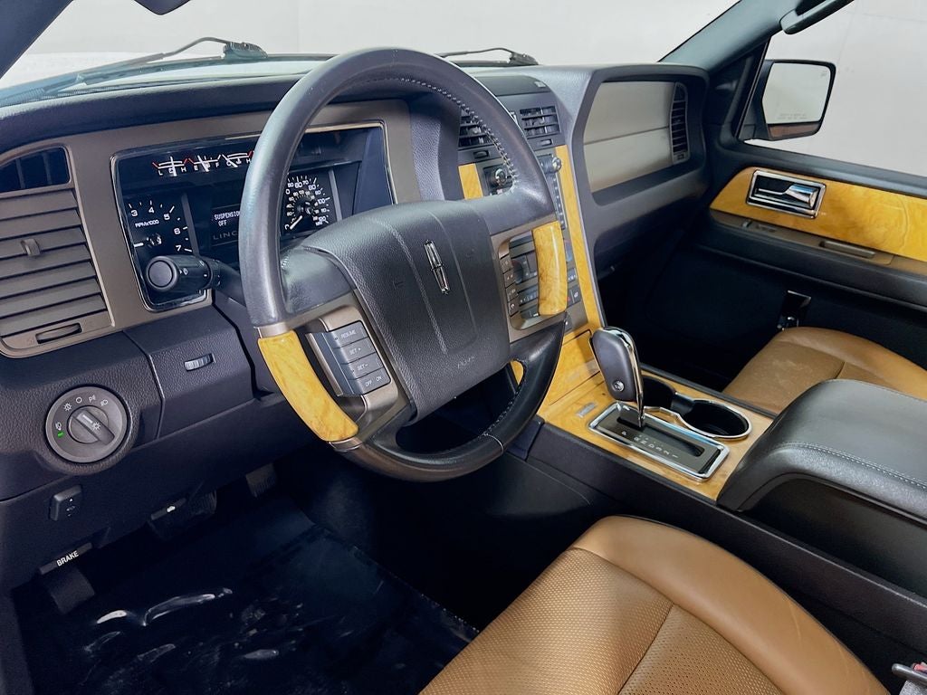 2011 Lincoln Navigator Base