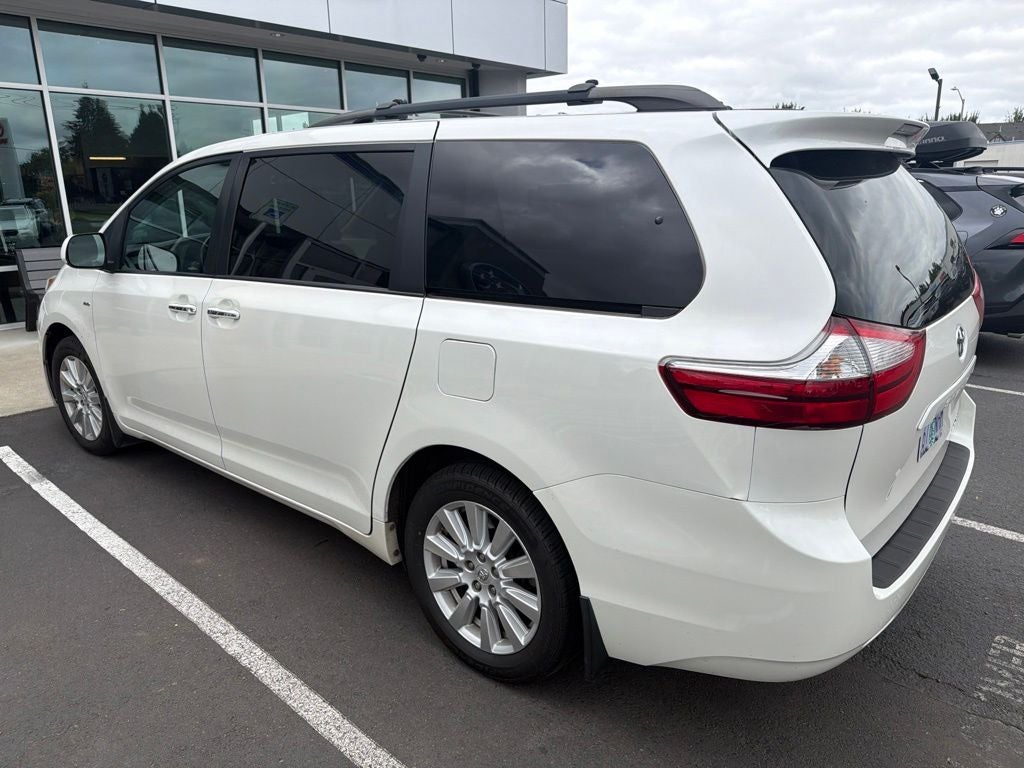 2017 Toyota Sienna XLE 7 Passenger