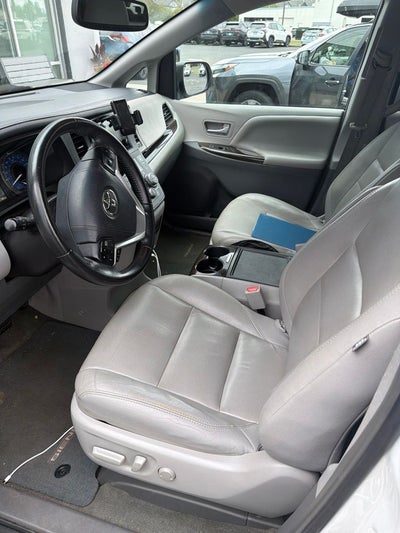 2017 Toyota Sienna XLE 7 Passenger