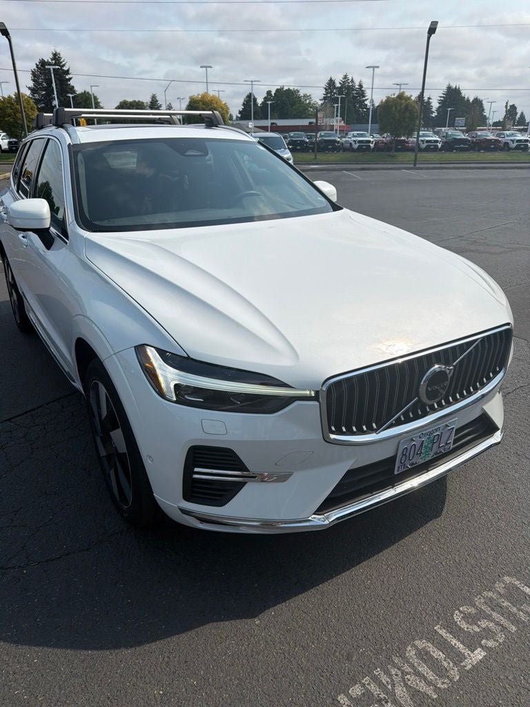 2023 Volvo XC60 Recharge Plug-In Hybrid T8 Plus Bright Theme