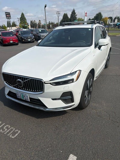 2023 Volvo XC60 Recharge Plug-In Hybrid T8 Plus Bright Theme
