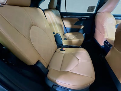 2026 Toyota Highlander Hybrid Hybrid Platinum