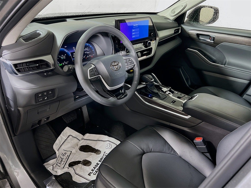 2026 Toyota Highlander Hybrid Platinum D