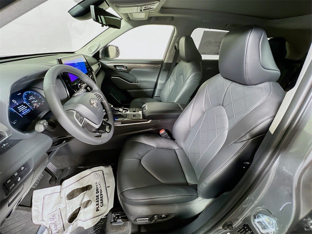 2026 Toyota Highlander Hybrid Platinum D