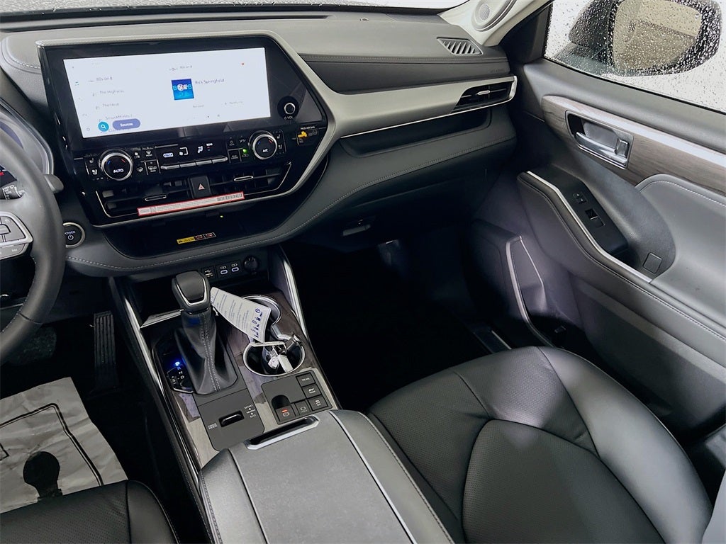 2026 Toyota Highlander Hybrid Platinum D