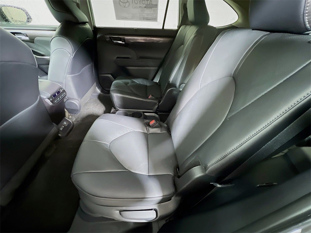 2026 Toyota Highlander Hybrid Platinum D