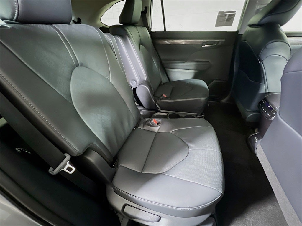 2026 Toyota Highlander Hybrid Platinum D