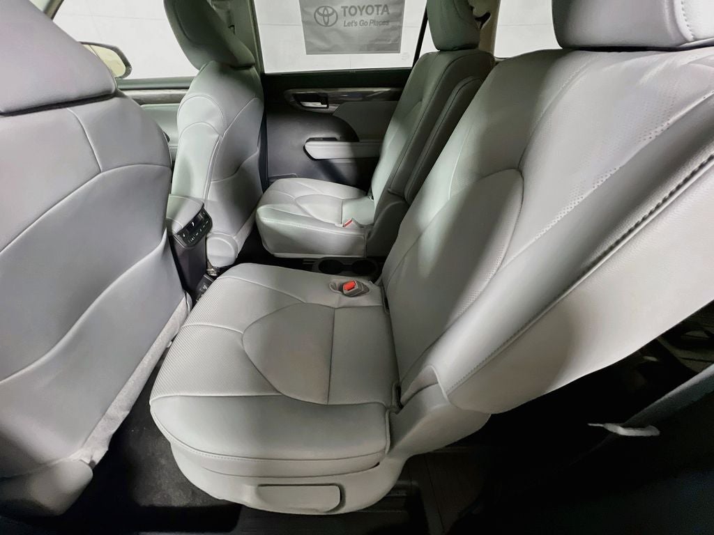 2026 Toyota Highlander Hybrid Hybrid Platinum