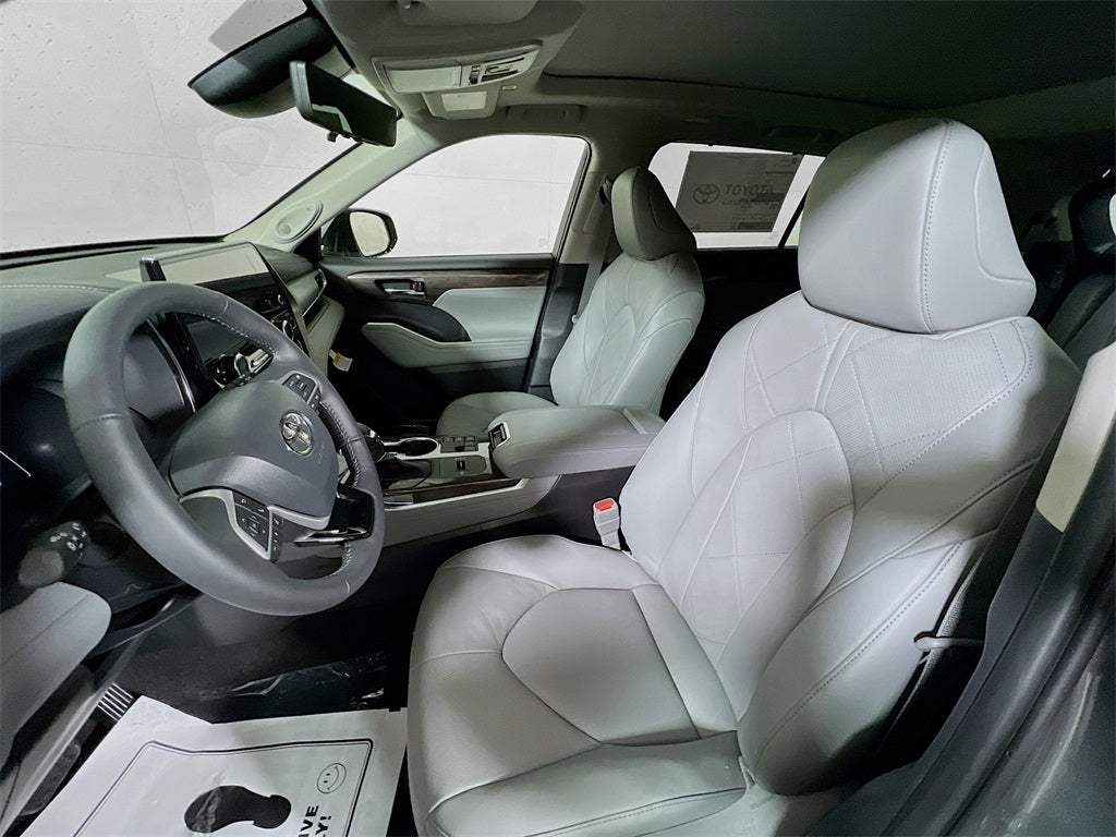 2026 Toyota Highlander Hybrid Hybrid Platinum