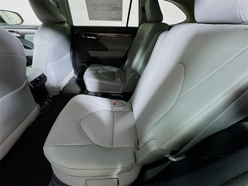 2026 Toyota Highlander Hybrid Hybrid Platinum