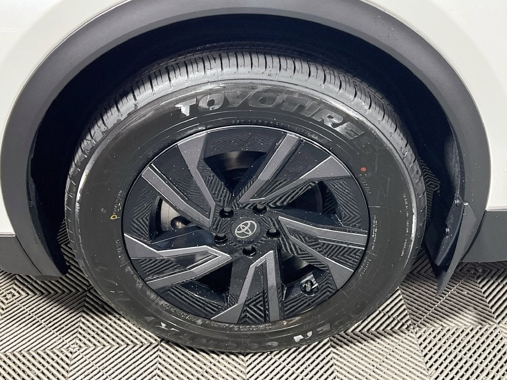 2027 Toyota C-HR SE