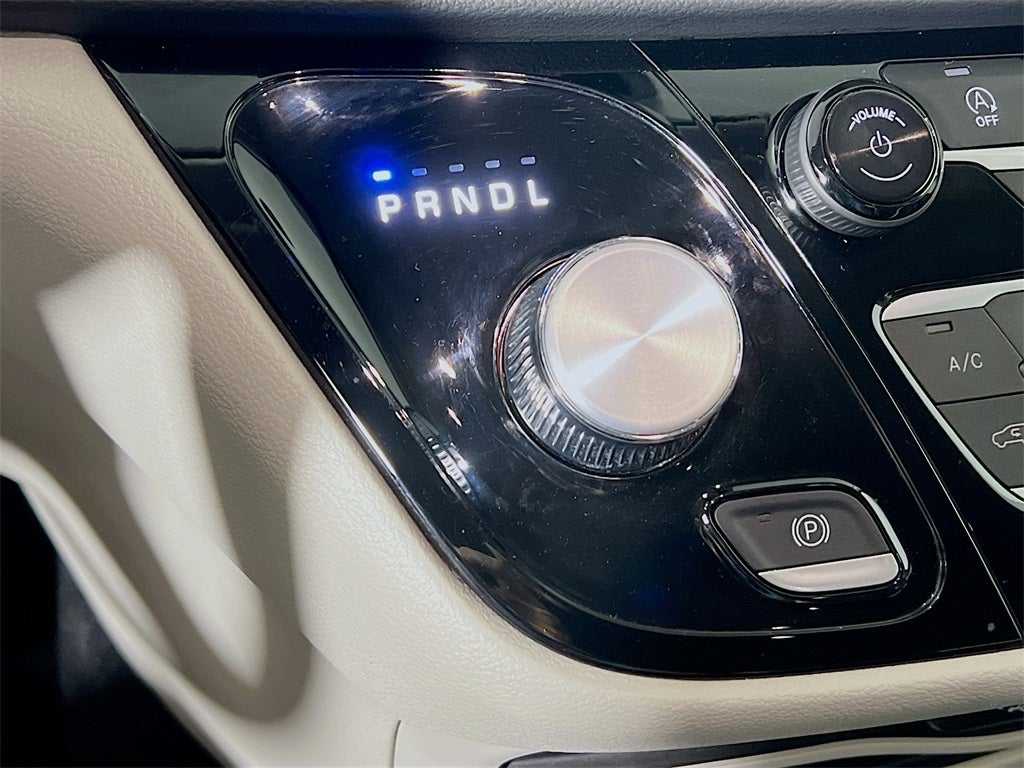 2024 Chrysler Voyager LX