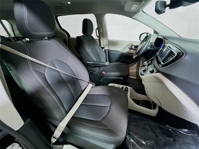 2024 Chrysler Voyager LX