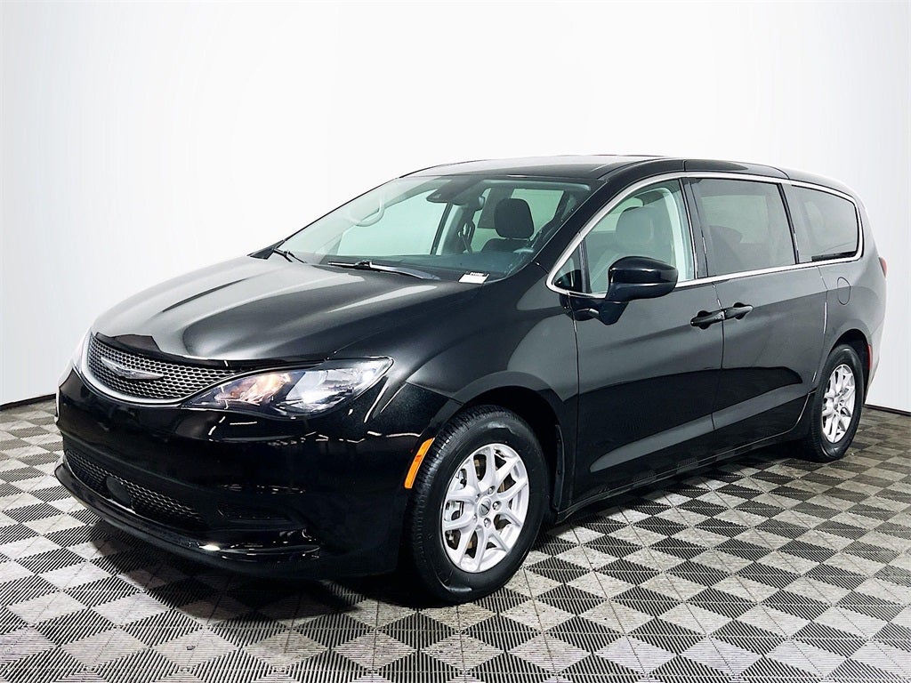 2024 Chrysler Voyager LX