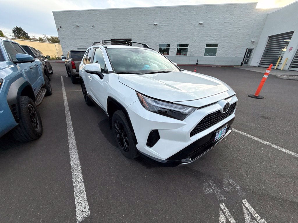 2025 Toyota RAV4 Hybrid SE