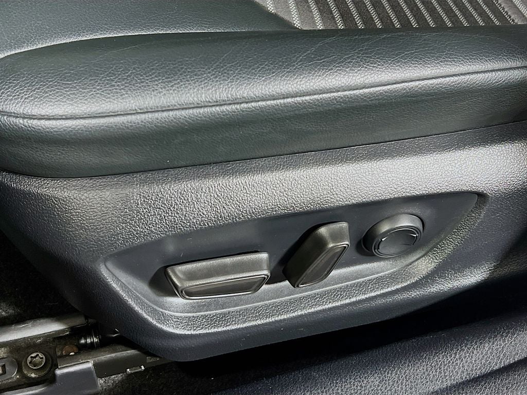 2023 Toyota Camry Hybrid SE