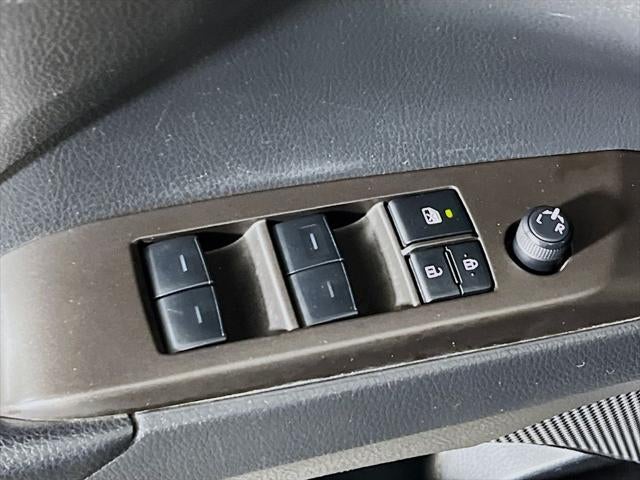 2023 Toyota Camry Hybrid SE