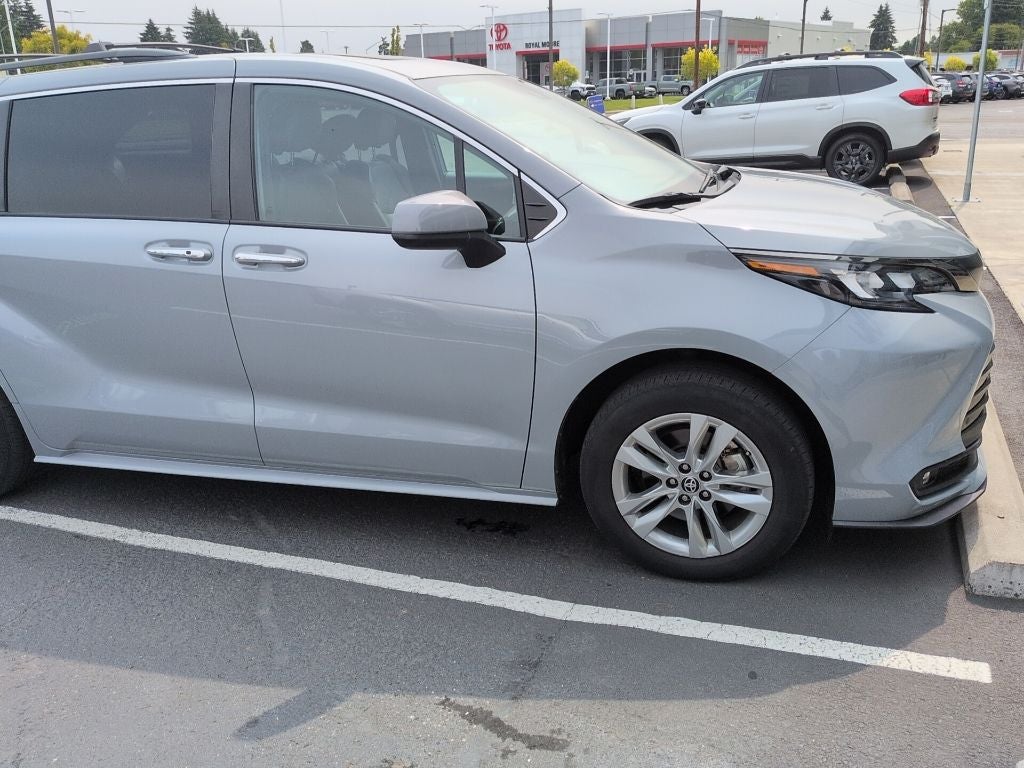 2022 Toyota Sienna Woodland Edition