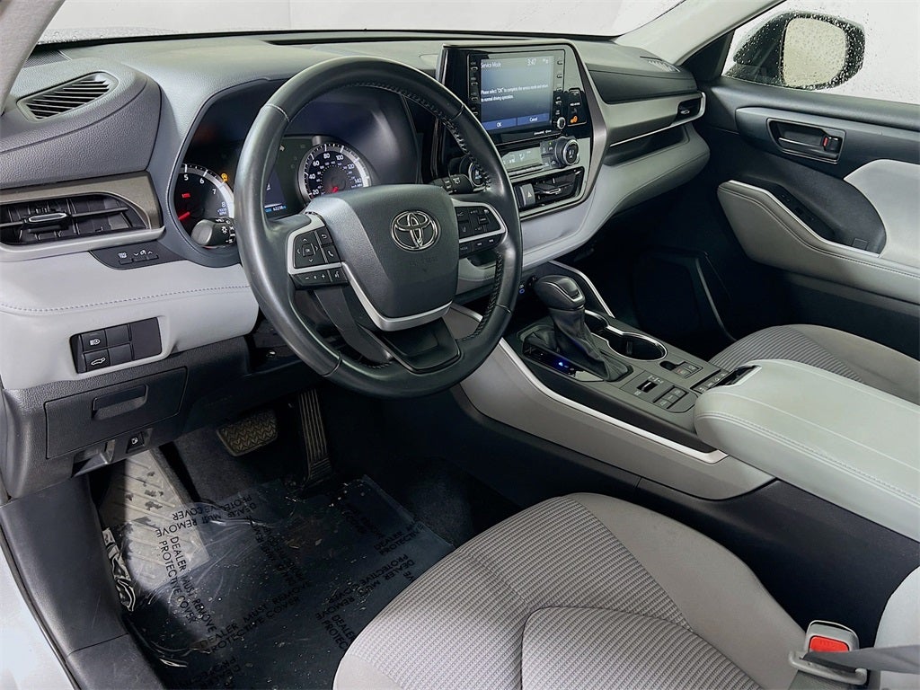 2022 Toyota Highlander LE