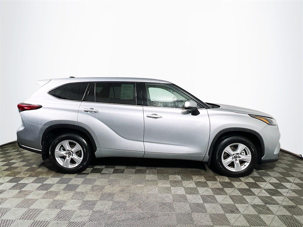 2022 Toyota Highlander LE