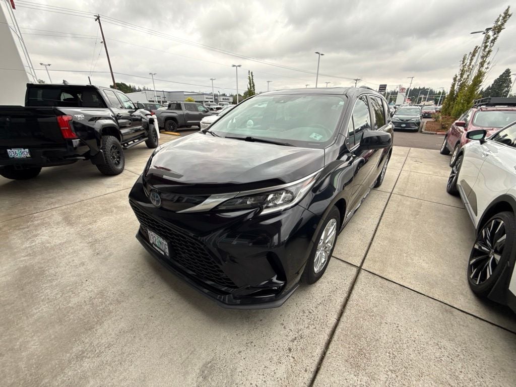 2021 Toyota Sienna XSE 7 Passenger