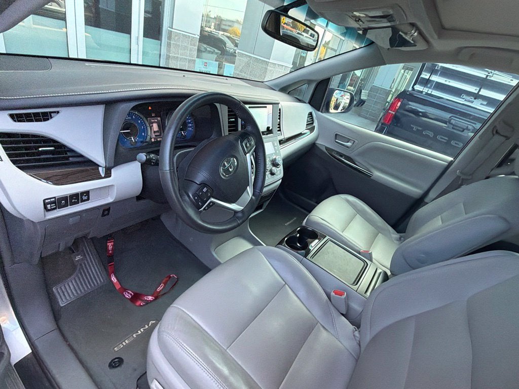 2017 Toyota Sienna XLE 7 Passenger