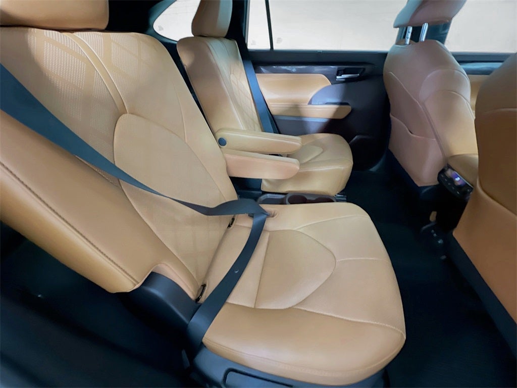 2020 Toyota Highlander Hybrid Platinum