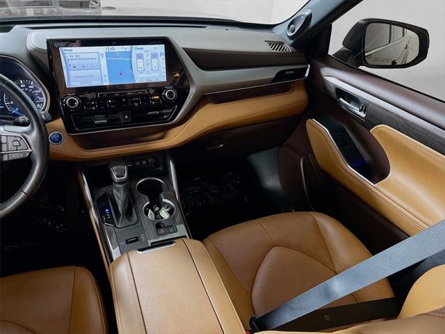 2020 Toyota Highlander Hybrid Platinum