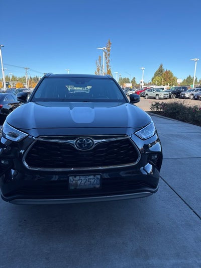 2022 Toyota Highlander Hybrid Platinum