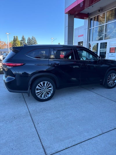 2022 Toyota Highlander Hybrid Platinum