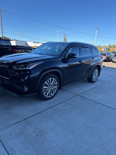 2022 Toyota Highlander Hybrid Platinum