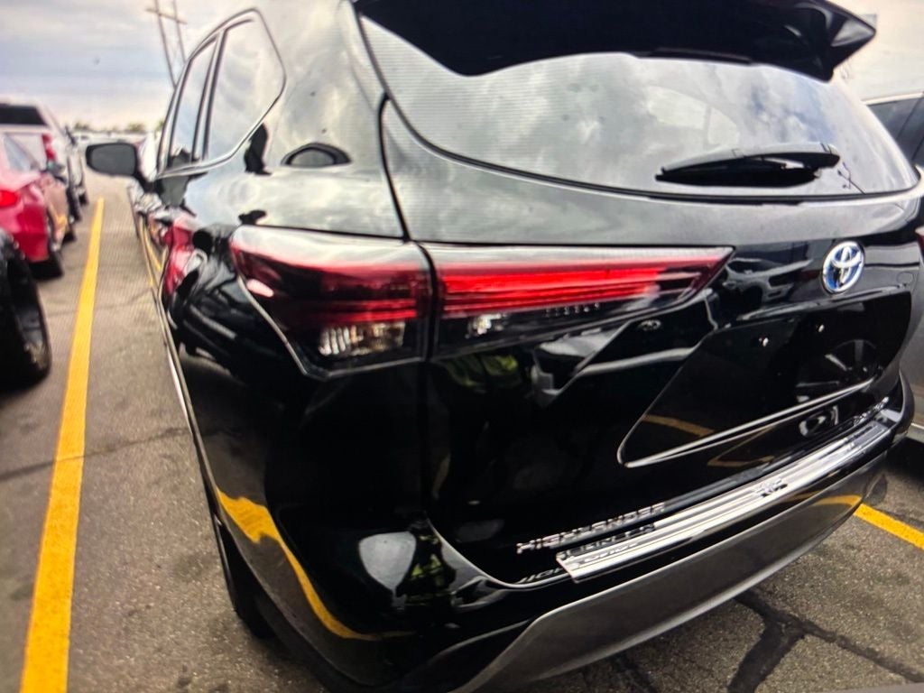 2024 Toyota Highlander Hybrid Platinum