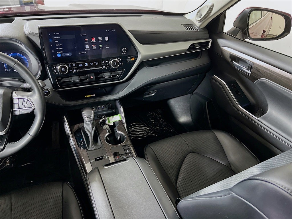 2023 Toyota Highlander Hybrid Platinum