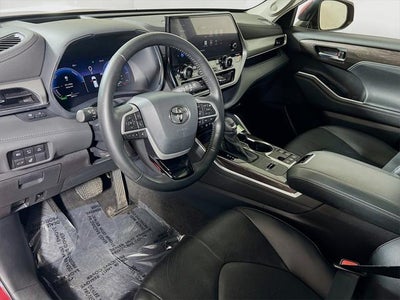2023 Toyota Highlander Hybrid Platinum