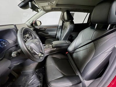 2023 Toyota Highlander Hybrid Platinum