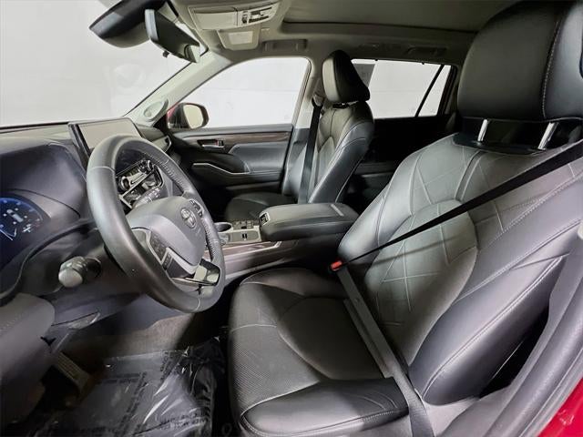 2023 Toyota Highlander Hybrid Platinum