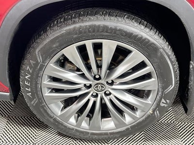 2023 Toyota Highlander Hybrid Platinum