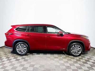 2023 Toyota Highlander Hybrid Platinum