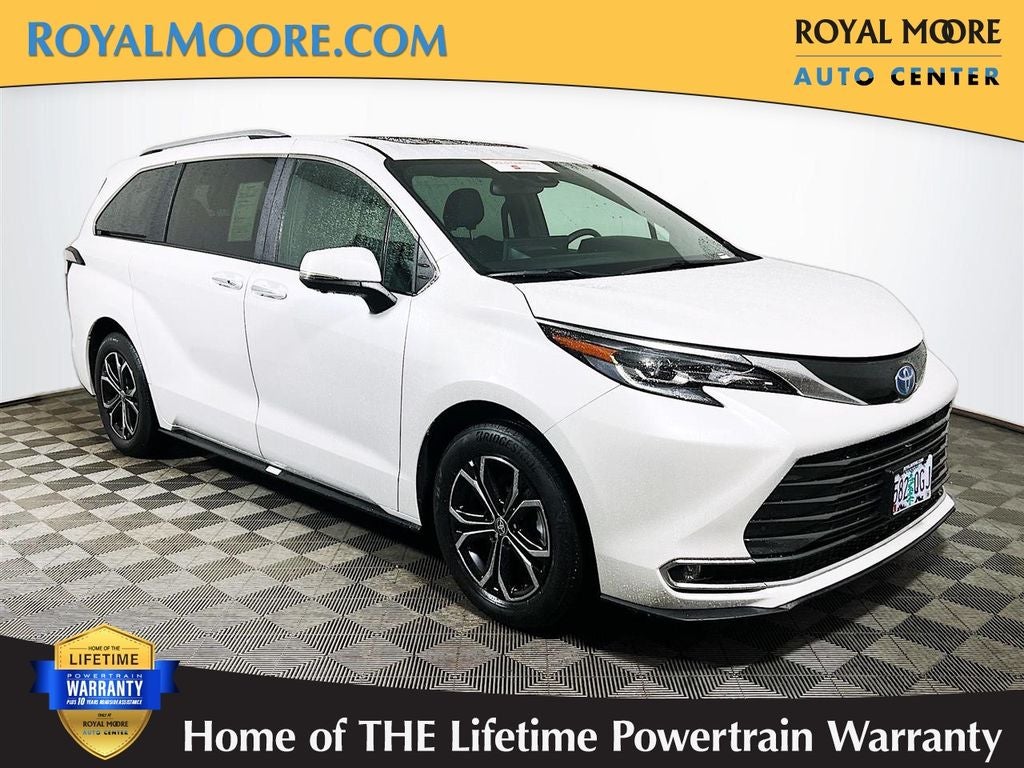 2025 Toyota Sienna Platinum 7 Passenger