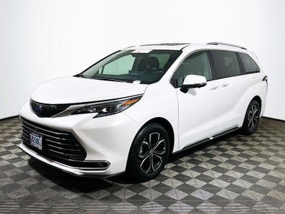 2025 Toyota Sienna Platinum 7 Passenger