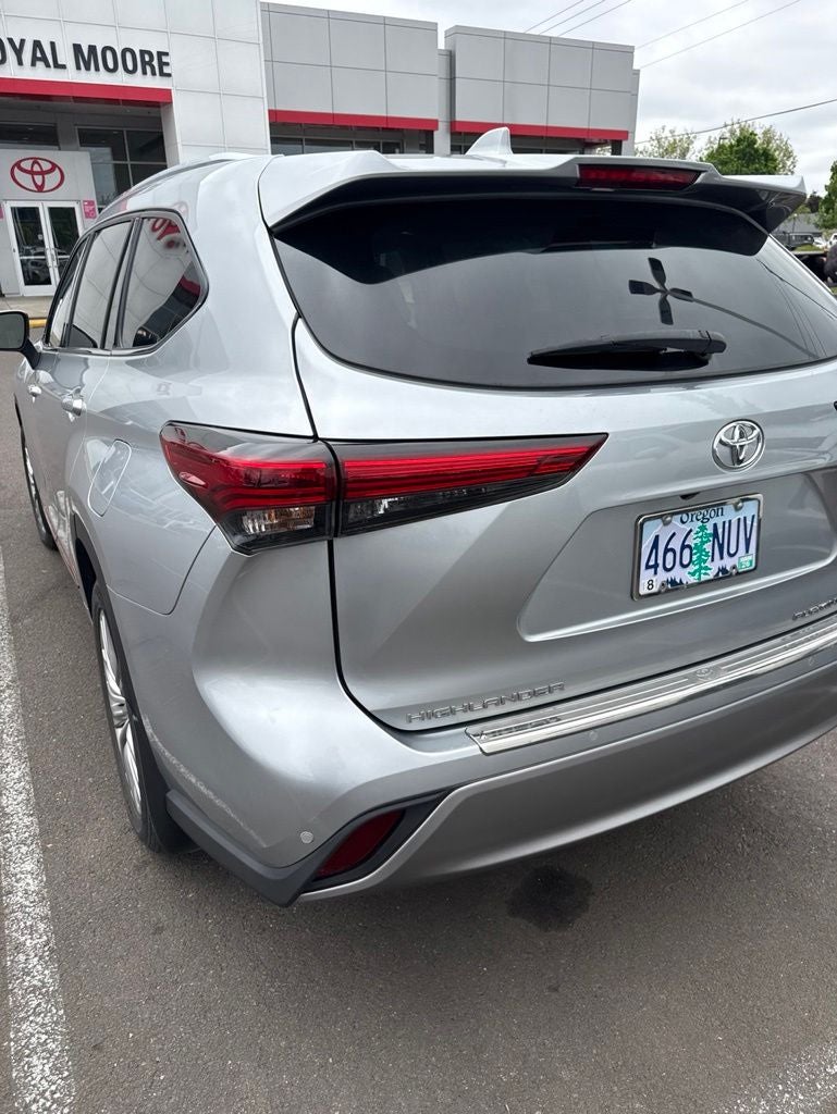 2022 Toyota Highlander Platinum