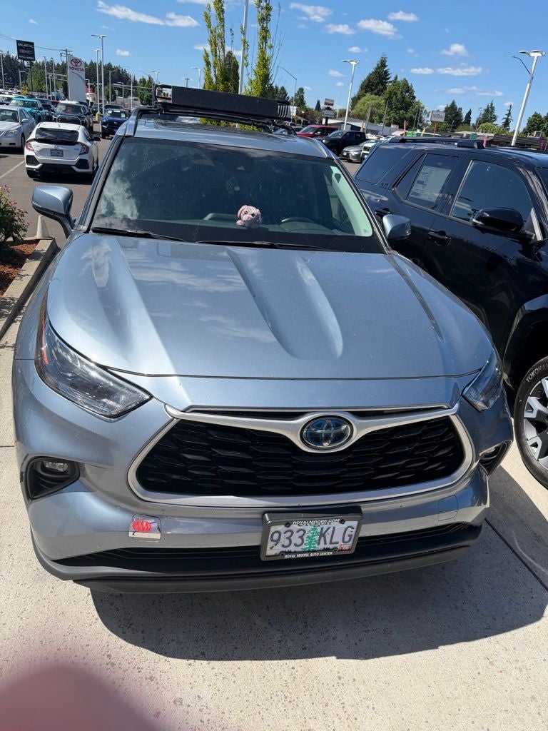 2021 Toyota Highlander XLE Hybrid 4x4's photo